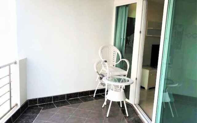 Jomtien Plaza Residence Large Modern Studio Apartment