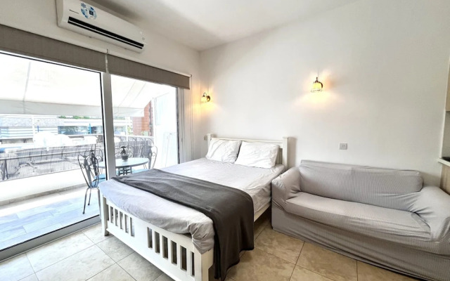 157 LIM - Stay Sunsea Studio