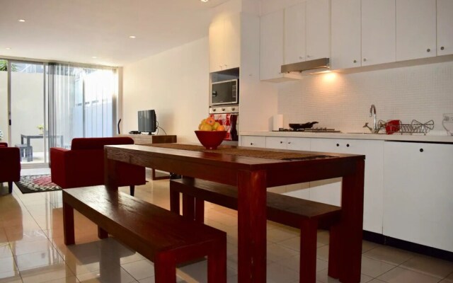 Tranquil 1 Bedroom Apartment With Sunny Courtyard