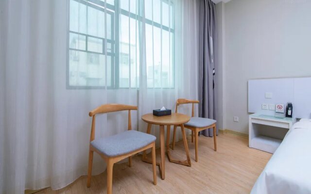 Ease Hotel (Shenzhen Pinghu Huanancheng, Dahuanggong Commercial Center)