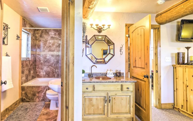 Rustic Sterling Cabin: Walk to Palisade Lake!