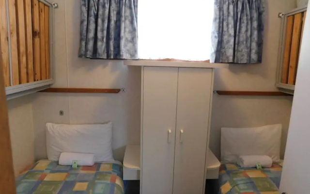 Dylene Caravan Park - 2 Br Family Cabin With Air – Guest Rooms – Portarlington