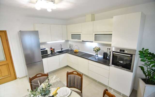 Quaint Holiday Home in Sinj With Private Pool
