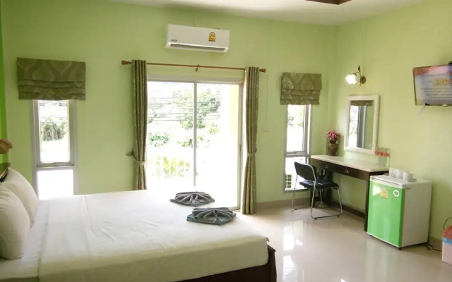 Naris Phuview Resort