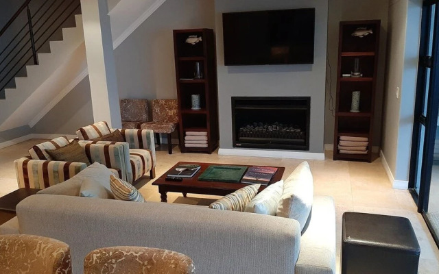 Pearl Valley Atolosa