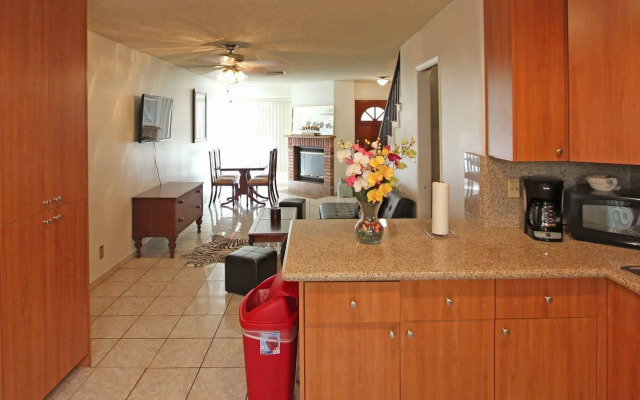 Cozy New Town House Glendale