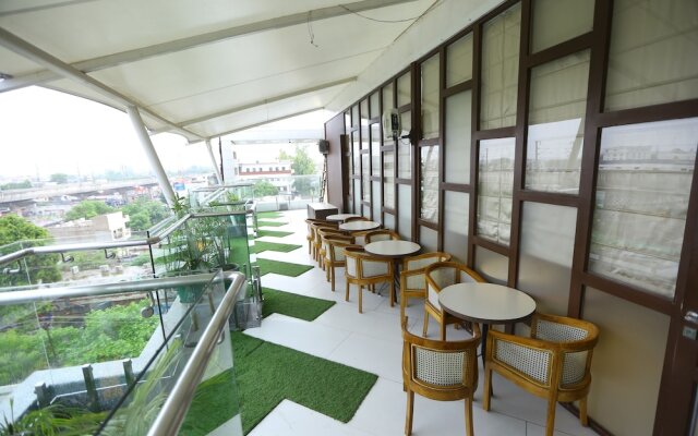 OYO 9319 Hotel Gurveer Royal