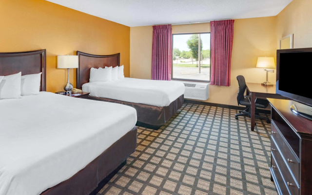 Clarion Pointe Bloomington – Normal near I-55 and University