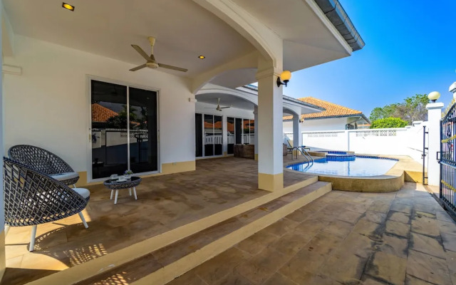 Private 4 Bedroom Pool Villa - NG411