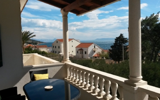Apartment Mari - free parking: A2 Bol, Island Brac