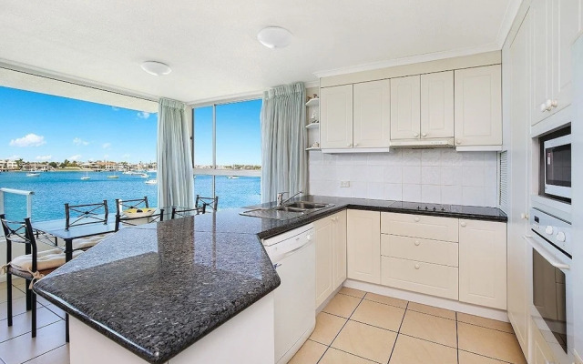 Amazing Waterfront Views Sunshine Coast H330