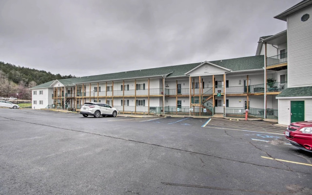 Spacious Lakefront Condo w/ Views in Camdenton!