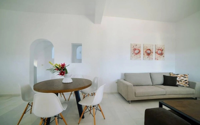 Coral Villa With 4 Bedrooms in Paros