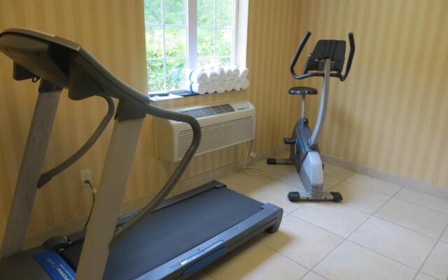 Cobblestone Inn & Suites - Brillion