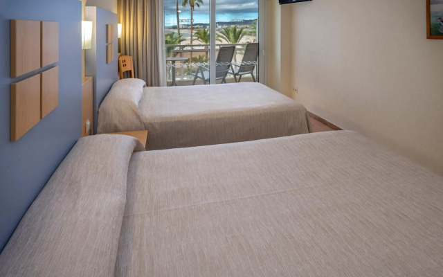 Caprici Beach Hotel & Spa