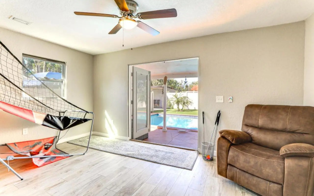 Saltwater Pool & Putting Green: Bradenton Oasis