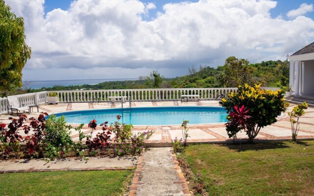 Amazing Family Retreat In Montego Bay! Enjoy A Private Pool And Breathtaking Views! 4 Bedroom Villa by Redawning