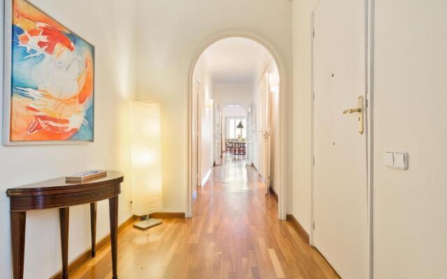 Large & beautiful apartment 4min from Passeig de Gràcia