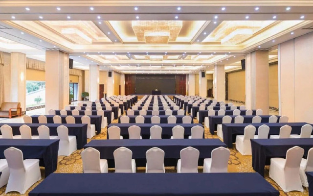 Huabei Hotel on West Lake