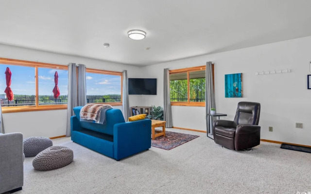 On-site Kenai River Fishing: Soldotna Apartment!