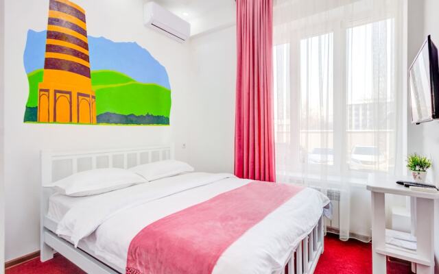 White Hotel & Hostel