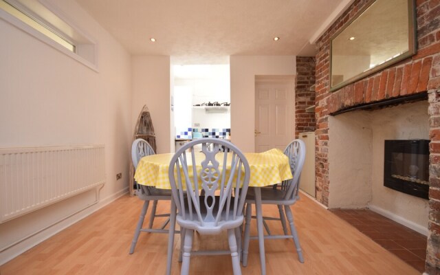 Dolphin House 490929