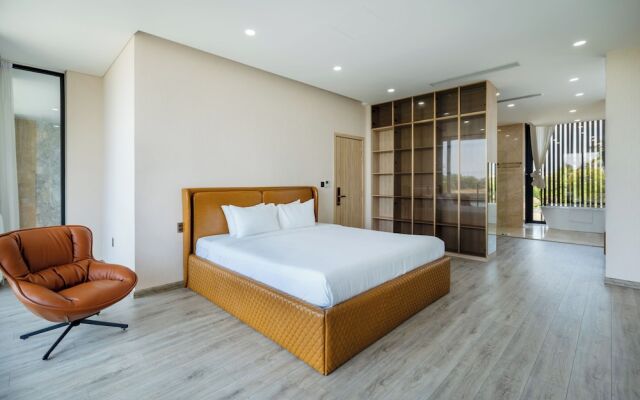 Deluxe Riverfront Pool Villas Danang