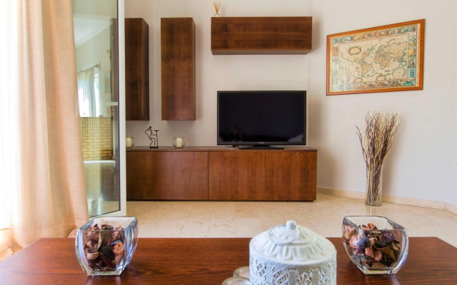 The Olive Grove Apartment by Konnect, Dasia