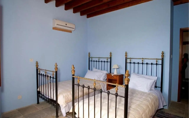 Porfyrios Country House