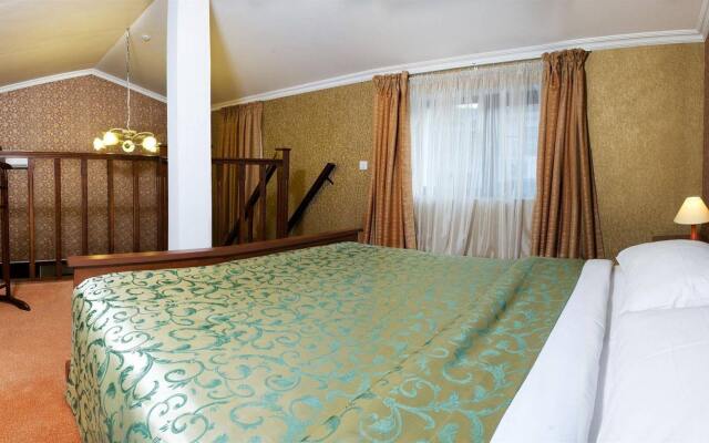 Royal Street Hotel