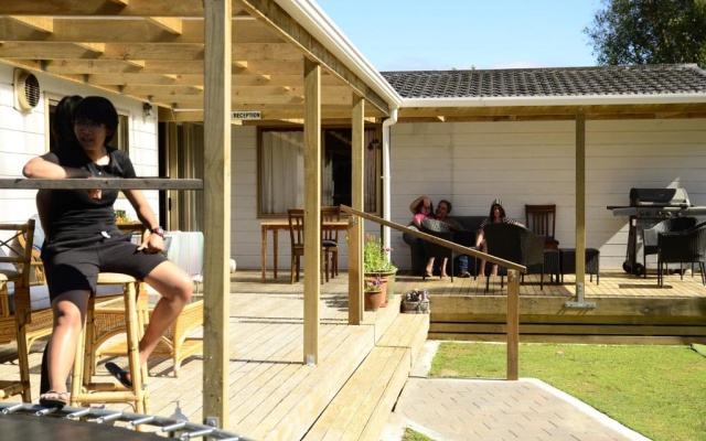 Tony's Lodge – People – Turangi
