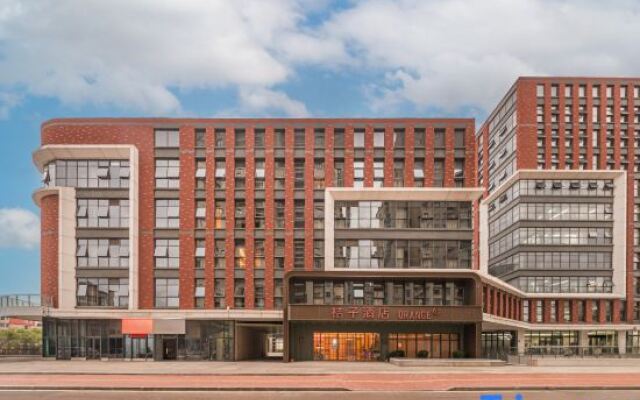 Orange Qingdao North Railway Station Hotel