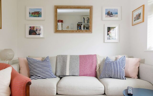 Pretty Coastal Home in Bosham Close to Water