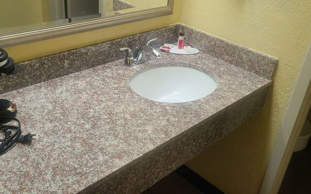 Travelodge by Wyndham Airport Platte City