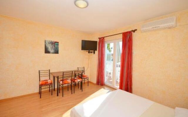 Apartment and Rooms Ivana