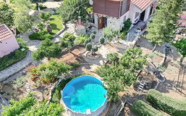 Rustic Retreat - Private Pool in Nature s Embrace
