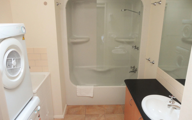 Sovereign Park Motor Inn