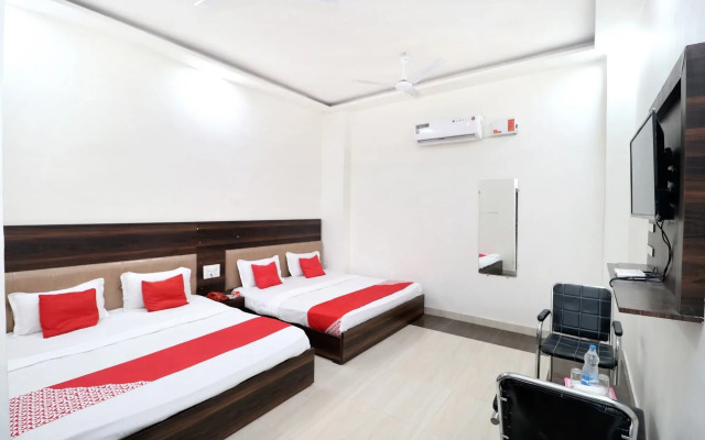 OYO 16379 Hotel LivInn Hub