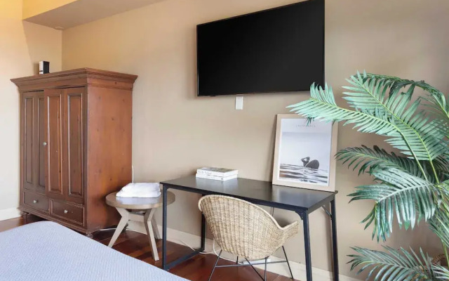 Parasol by AvantStay Hilltop Ocean View Escape w Large Patio Pool Table