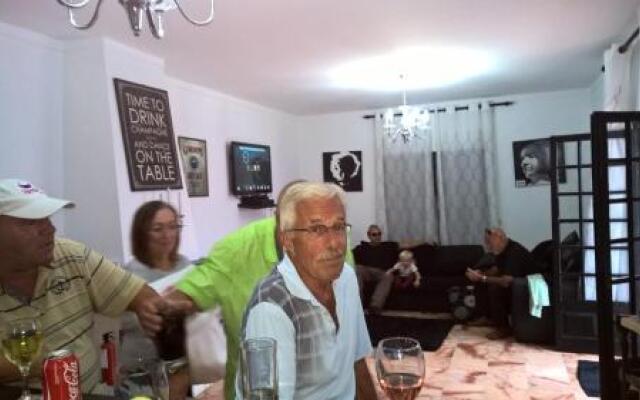 ''Mi casa, su casa'' Guest House & Coffee House