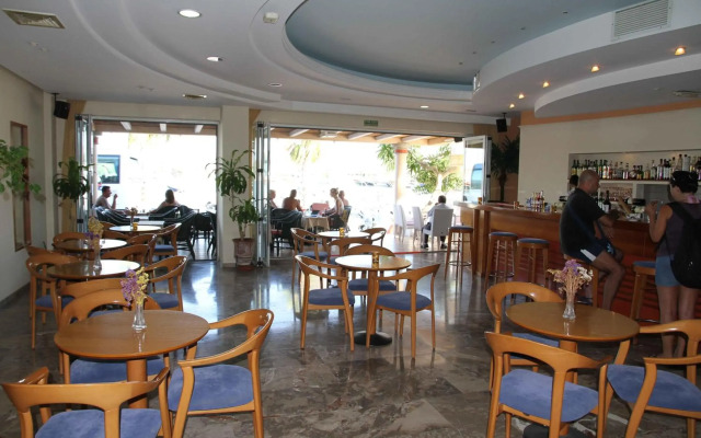 Astron Hotel