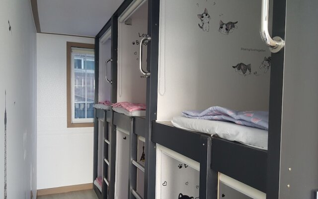 Gangneung Guest House Ocean Capsule