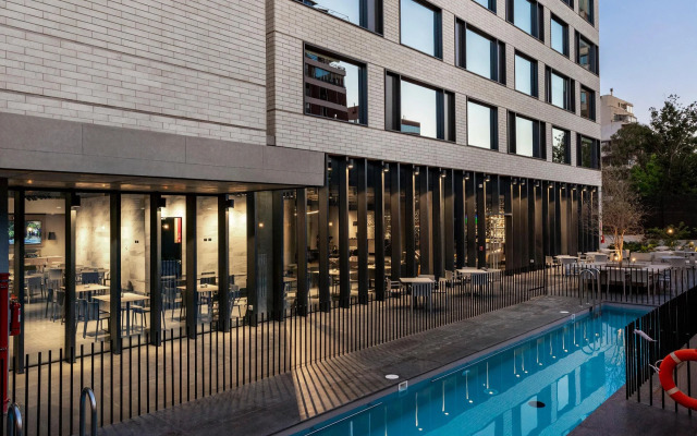 Ola Santiago Providencia, Tapestry Collection by Hilton