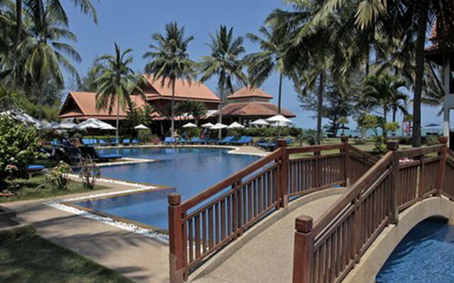 Coral Hotel Bangsaphan