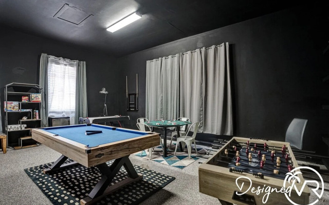 8-BR with Pool & Mini-golf & Soccer