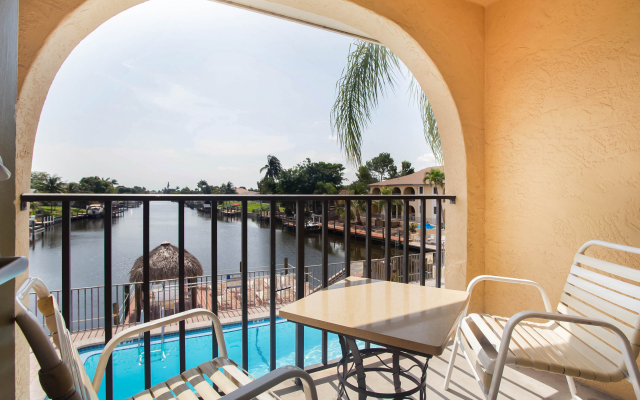 OYO Waterfront Hotel - Cape Coral/Fort Myers, FL