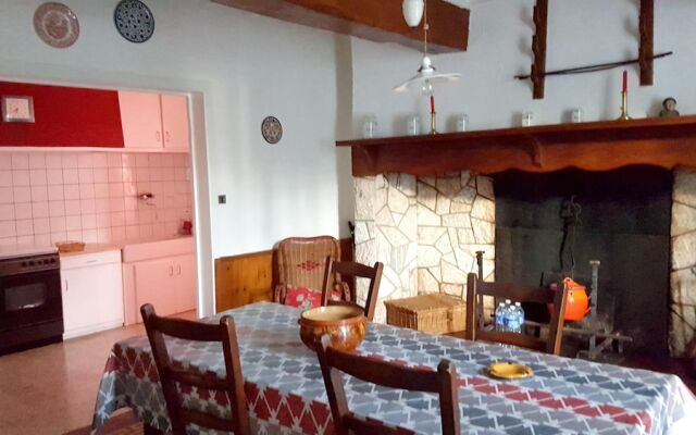 House With 3 Bedrooms in Vic-fezensac, With Wifi - 146 km From the Slo