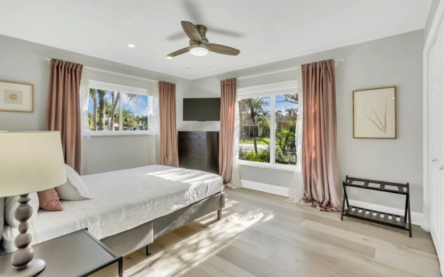 Watersedge - Private & Sanitized, Self Check-in. Perfect for Social Distancing & Working From Home. Private Pool, Pet Friendly. Super-host Support
