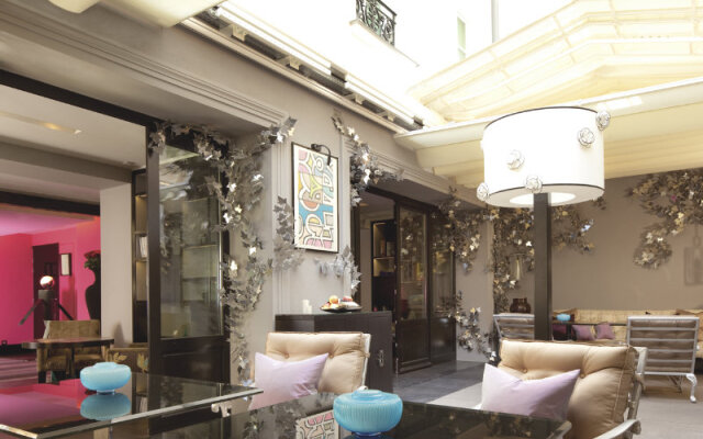 Le Wagram-Champs-Elysées