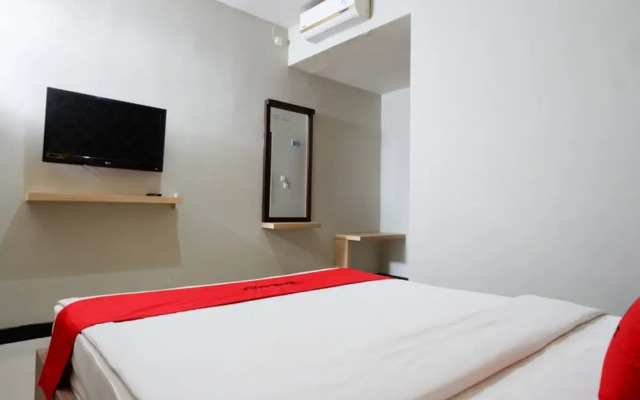 Reddoorz Plus Near Rs Hermina Kendari